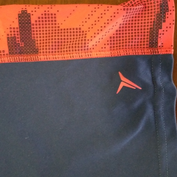 Old Navy Active Shorts - Picture 2 of 4